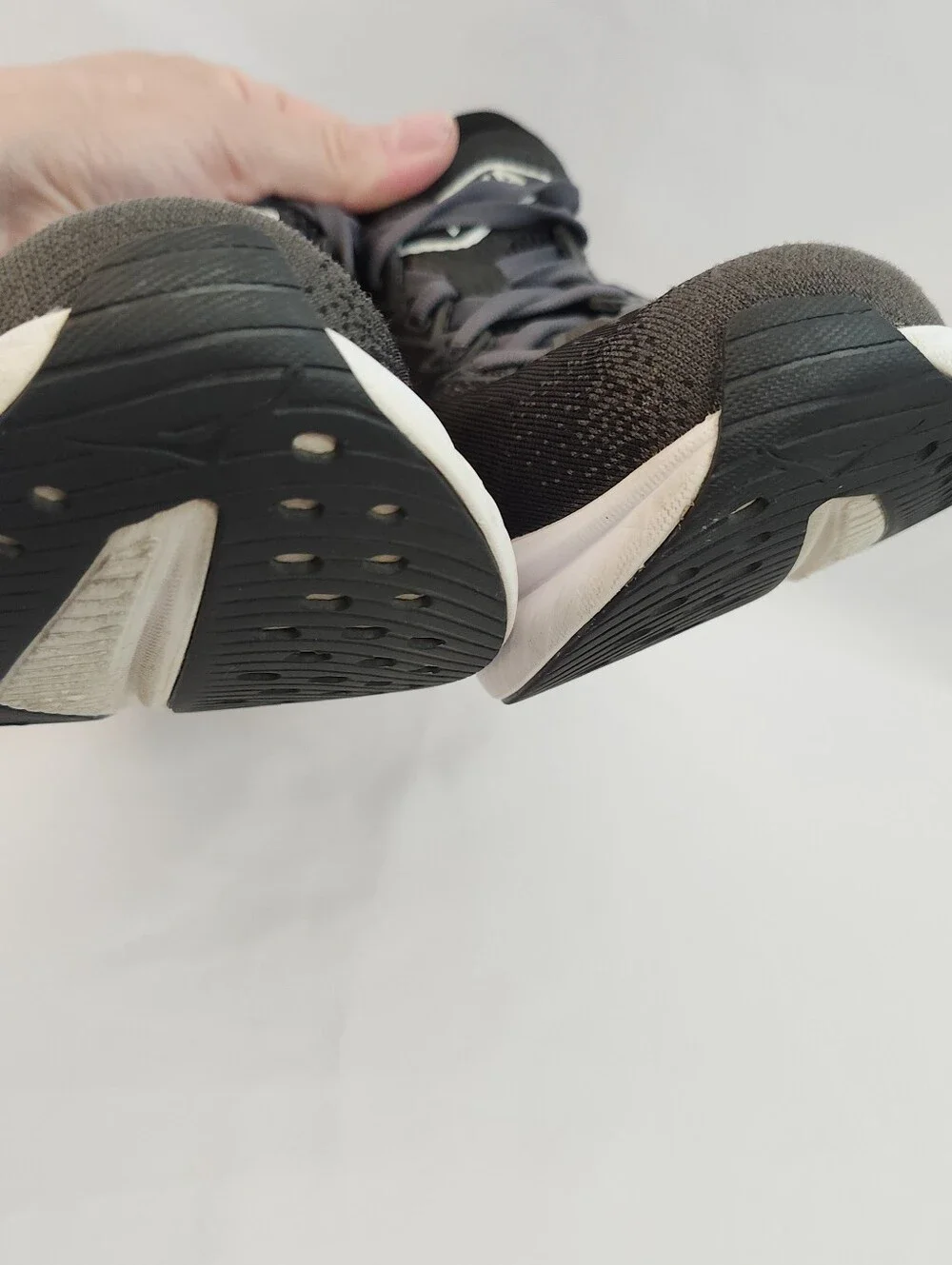 Hoka One One Mach 6 Black White Athletic Running Shoes Sneakers Womens 8.5B EUC